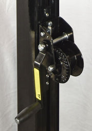Net tensioning reel with removable handle on the aluminum post